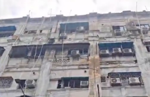 বহুতলে ঢোকা এবং বেরনোর পথ একটাই