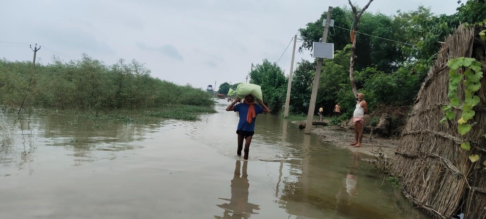 গঙ্গার জল বিপদসীমা ছাপিয়ে গিয়েছে