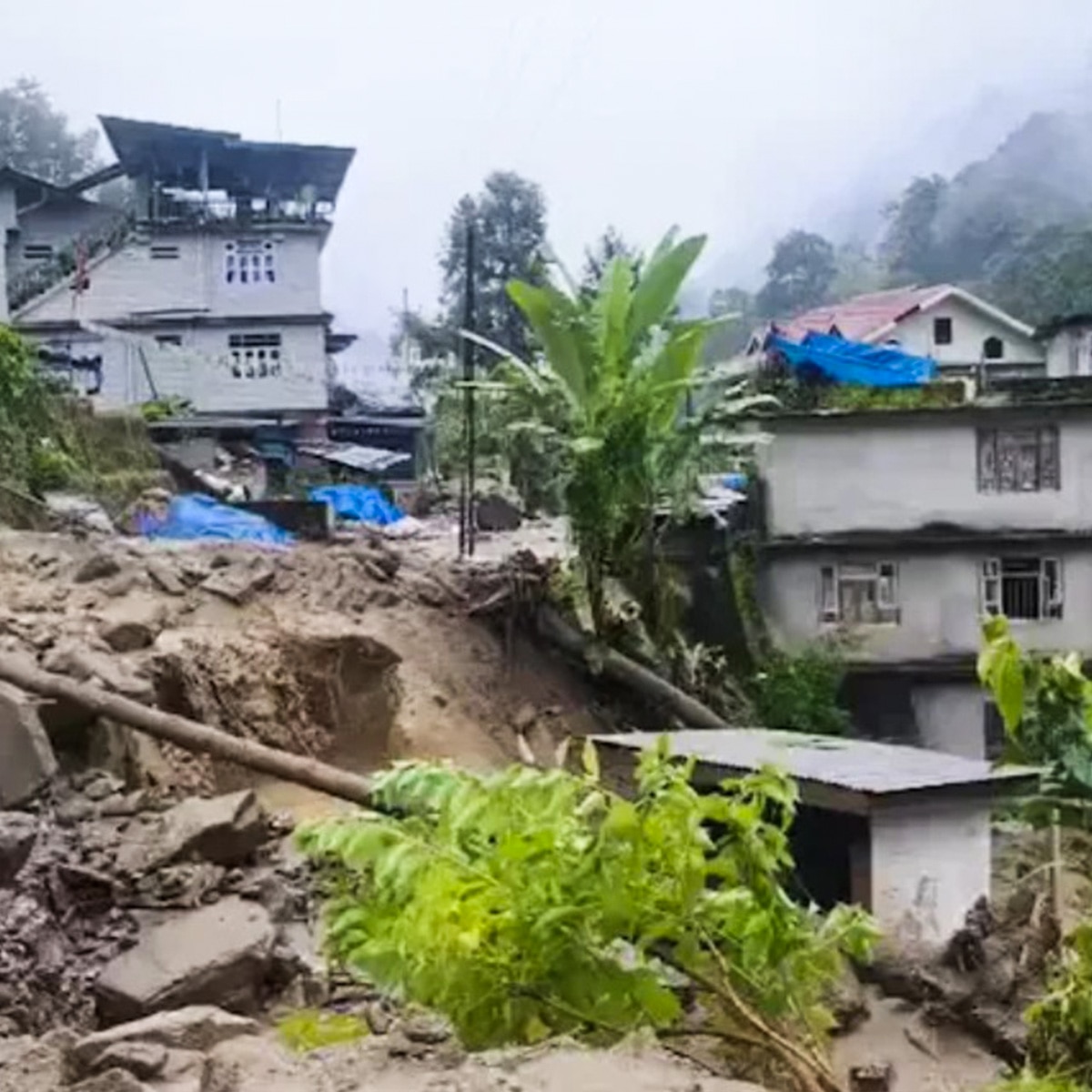 আজ ও কাল অত্যন্ত ভারী বৃষ্টির সম্ভাবনা