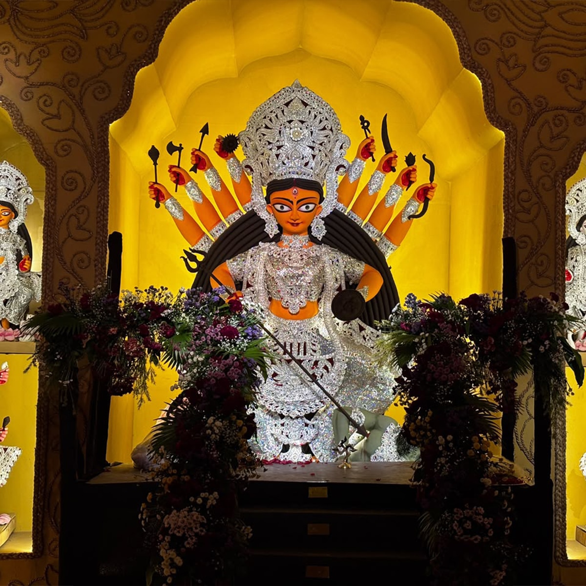 পালা বদলের পরে সুরুচি সঙ্ঘের পুজোর থিম শ্যামাপ্রসাদ পালা বদলের পরে সুরুচি সঙ্ঘের পুজোর থিম শ্যামাপ্রসাদ