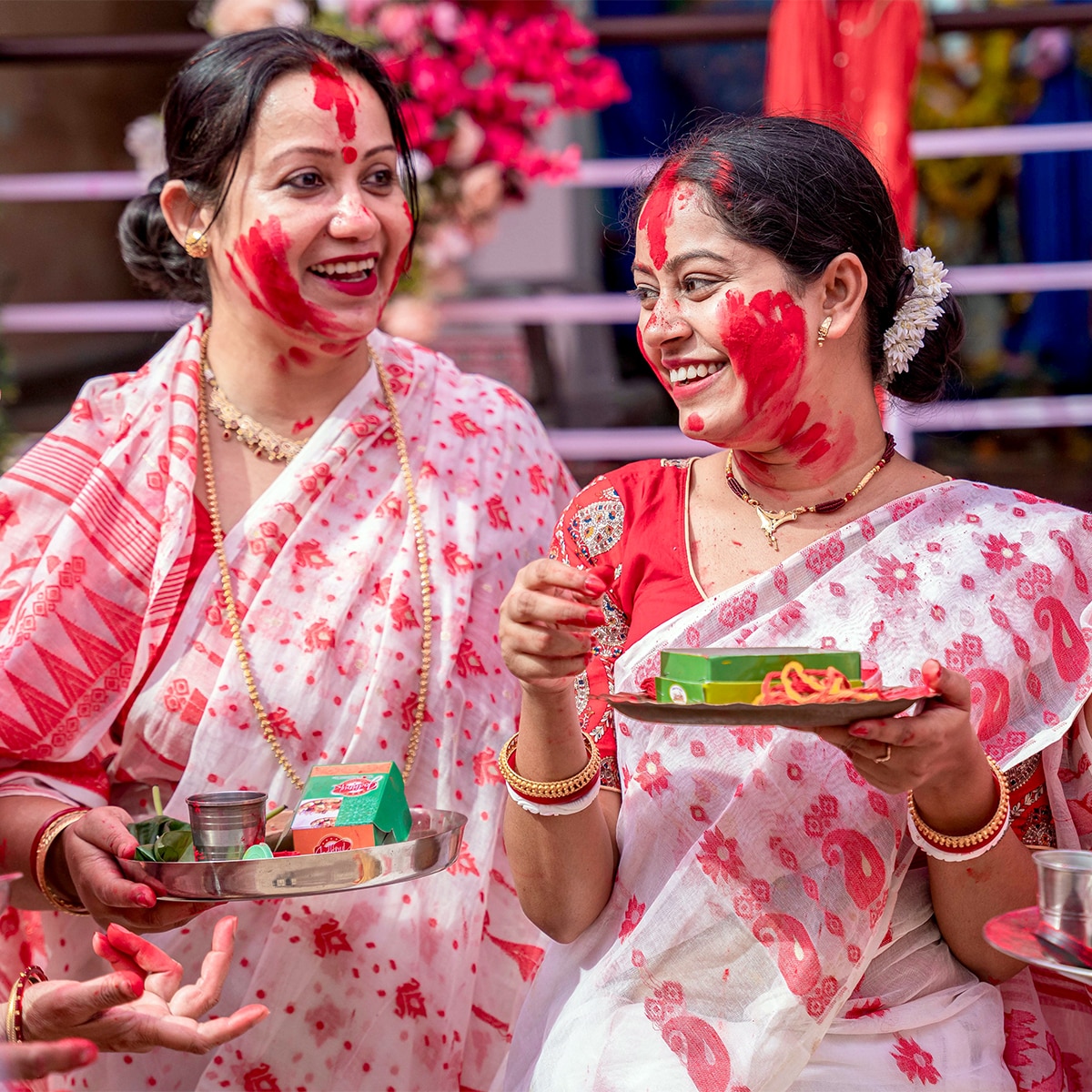 বিষাদের মাঝে মিলনের বার্তা বিষাদের মাঝে মিলনের বার্তা