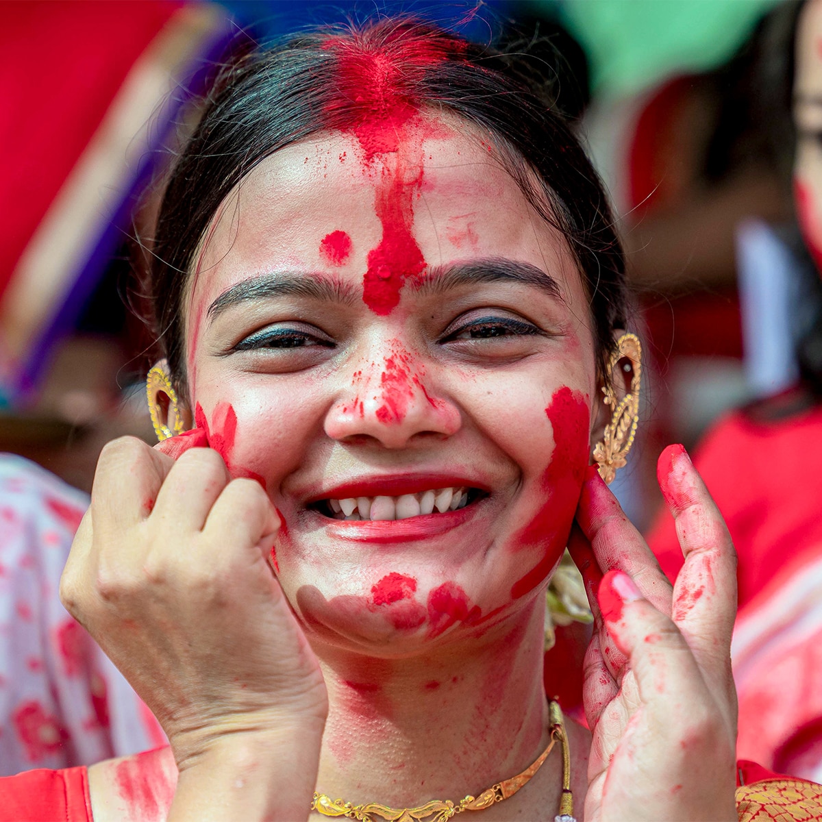 বিষাদের মাঝে মিলনের বার্তা বিষাদের মাঝে মিলনের বার্তা