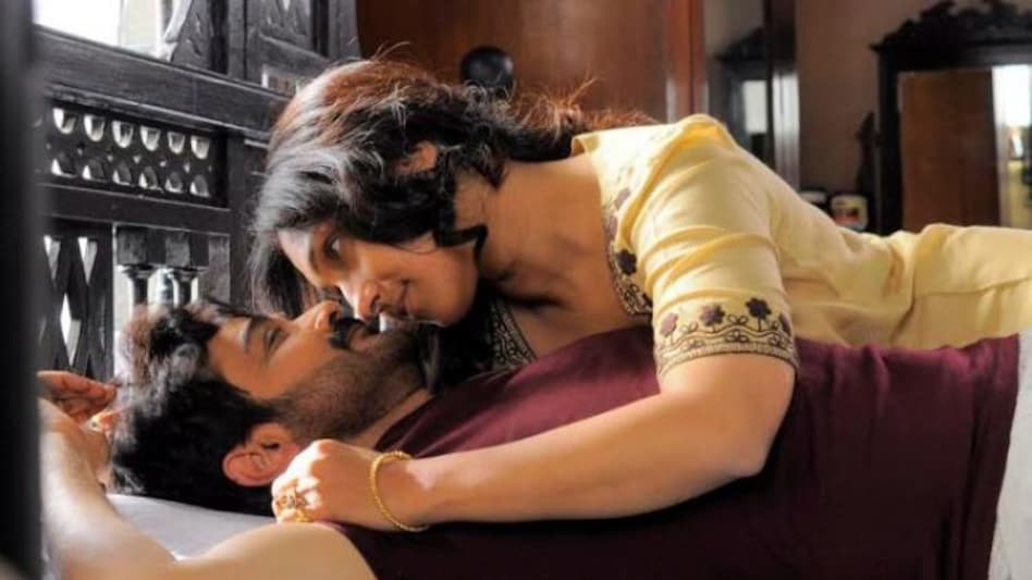 ঋতুপর্ণার সঙ্গে ঘনিষ্ঠ দৃশ্য করতে গিয়ে কন্ট্রোল হারিয়ে ফেলেছিলেন প্রসেনজিৎ! লজ্জায় পড়ে যান অভিনেত্রী 4 Prosenjit