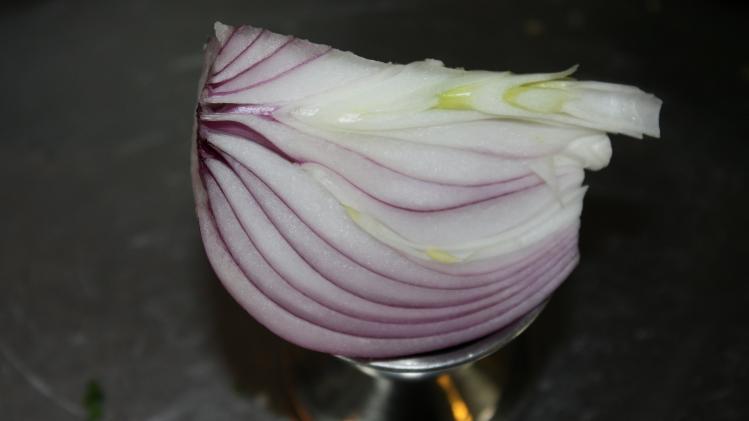 Onion Side Effects পেঁয়াজে প্রচুর গুণ, কিন্তু কাদের খেলে বিপদ, জেনে