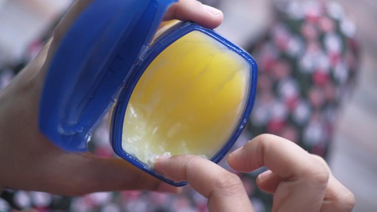 Petroleum Jelly Benefits শুধু শুষ্ক ঠোঁটের জন্য না, পেট্রোলিয়াম জেলির
