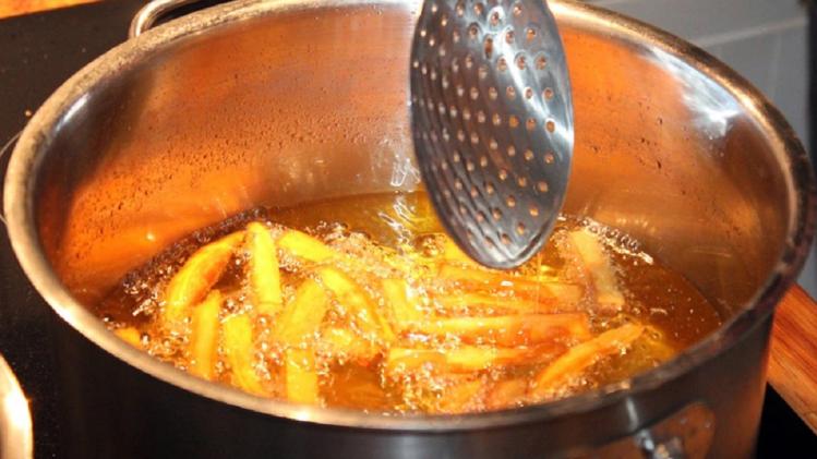 Reusing Cooking Oil Health Effects রান্নায় ব্যবহৃত তেল বারবার গরম করে