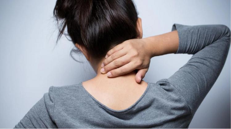 Morning Stiff Neck Treatment ঘুম থেকে উঠে ঘাড়ে ব্যথা, ঘোরাতে কষ্ট