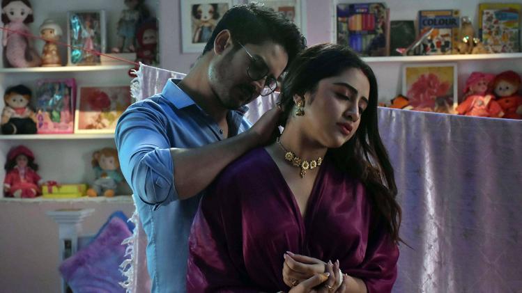 Tumii Je Amar Maa: অন্তরঙ্গ দৃশ্যে সুমন- প্রিয়া! 'তুমিই যে আমার মা'-তে শেষমেশ কাছাকাছি অনিরুদ্ধ- আরোহী - sensational bold Scene in Bangla Serial Tumii Je Amar Maa suman De Priya Mondal ...