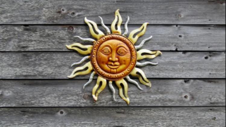 Copper Sun Vastu Benefits তামার সূর্য ফেরায় ভাগ্য, খালি বাড়ির এই দিকে রাখুন Copper Sun