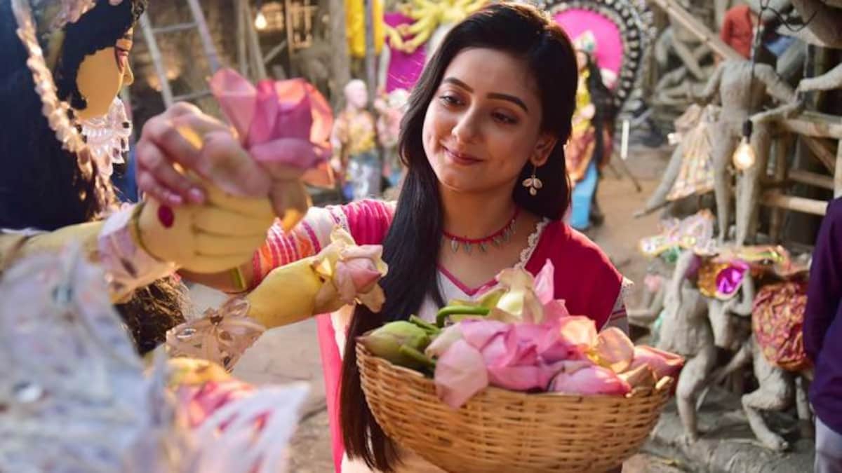 Anand Ghosh, broadcast, Mukut, serial, Shravani Bhuiya, slot, sriparna Roy, Zee Bangla Mukut Serial: 'মাধবীলতা'-র পর 'মুকুট' রূপে নয়া জার্নি শ্রাবণীর, আসছে নতুন মেগা - Mukut new Bangla Serial starring Shrabani Bhunia Arghya Mitra stars Sreeparna Roy Ananda Ghosh Subhashish Mukherjee ...