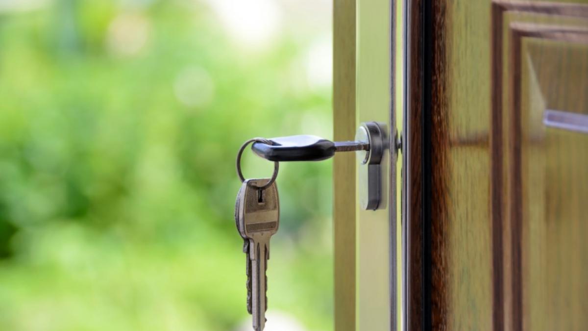 Vastu Tips For Door Keys বাড়ির চাবি এই দিকে রাখুন, খুলে যাবে ভাগ্যের