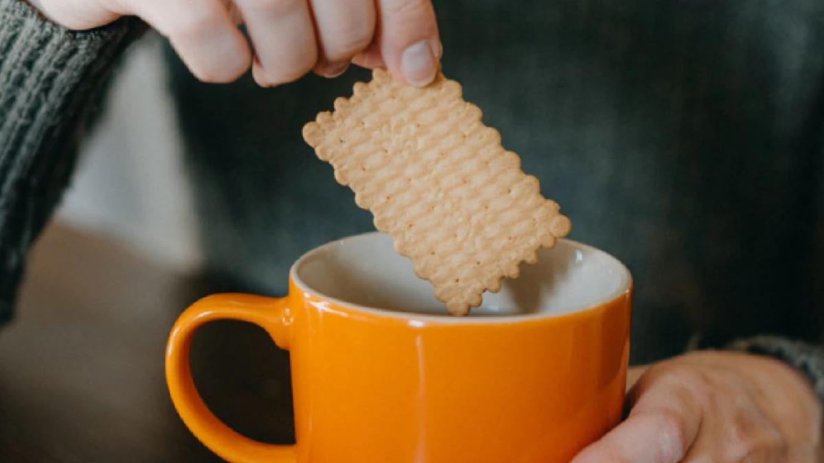 Biscuit Health Effects নিয়মিত বিস্কুট খান? ভয়ানক ক্ষতি করছেন শরীরের