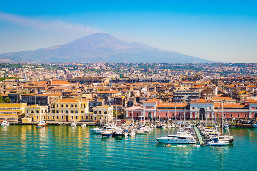 https://akm-img-a-in.tosshub.com/lingo/brt/images/photo_gallery/201908/catania-sicily-italy-_684734194_080919040608.jpg