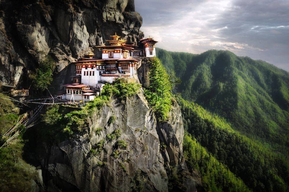 https://akm-img-a-in.tosshub.com/lingo/brt/images/photo_gallery/201908/hbz-best-honeymoon-destinations-2019-bhutan-gettyimages-133969846-1550015467_080919040609.jpg