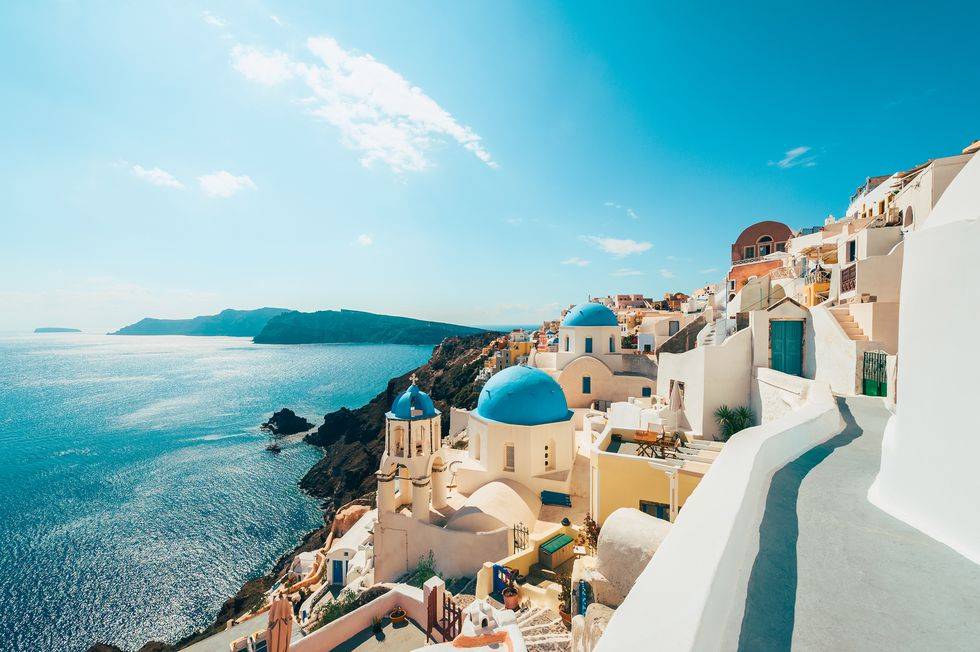 https://akm-img-a-in.tosshub.com/lingo/brt/images/photo_gallery/201908/hbz-best-honeymoon-destinations-2019-greece-gettyimages-833247510-1550013007_080919040613.jpg