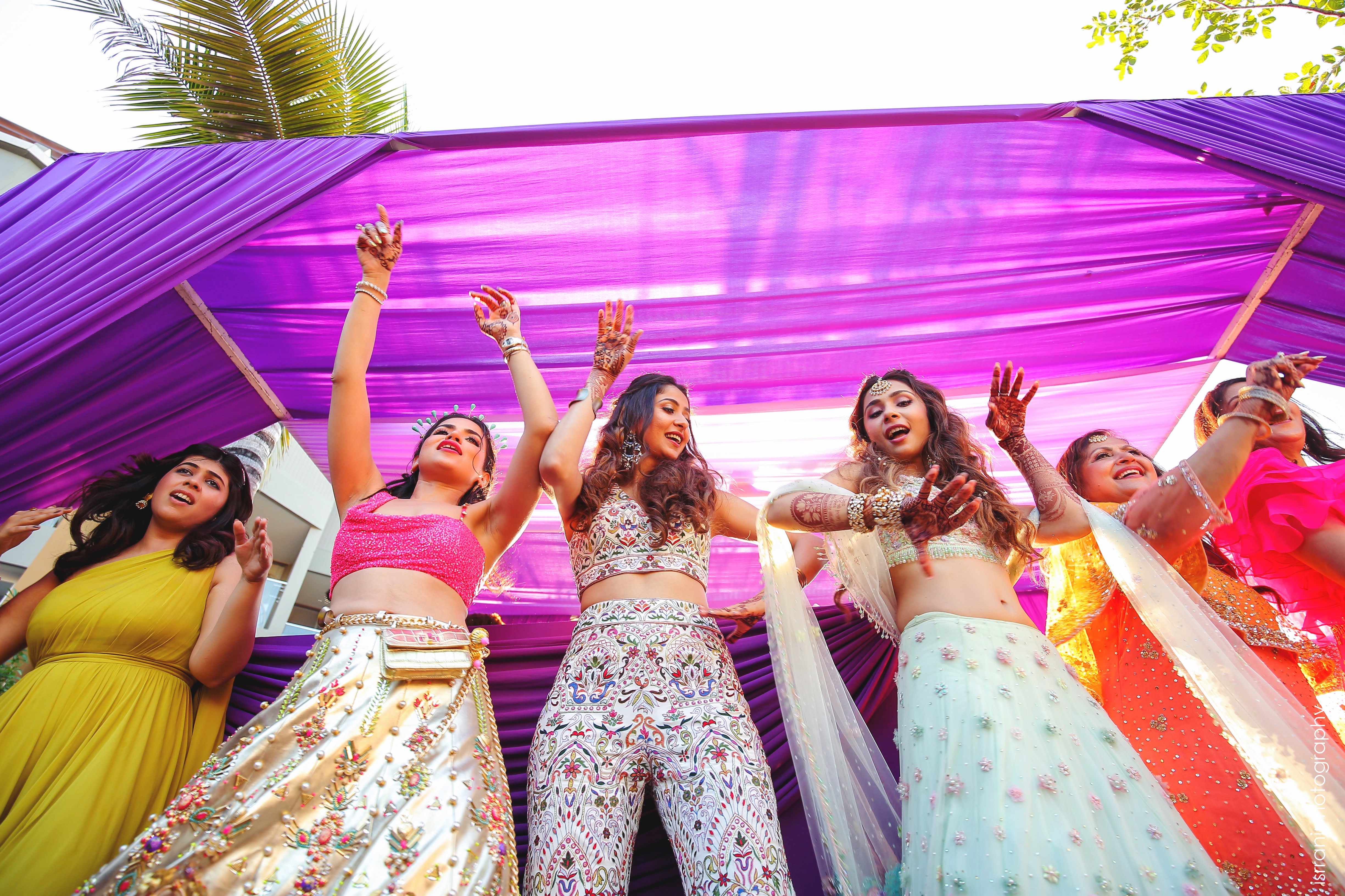 https://akm-img-a-in.tosshub.com/lingo/brt/images/photo_gallery/202002/mehendi-27_021220031305.jpg