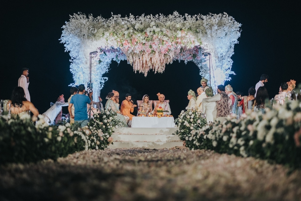 https://akm-img-a-in.tosshub.com/lingo/brt/images/photo_gallery/202002/wedding-6_021220031738.jpg
