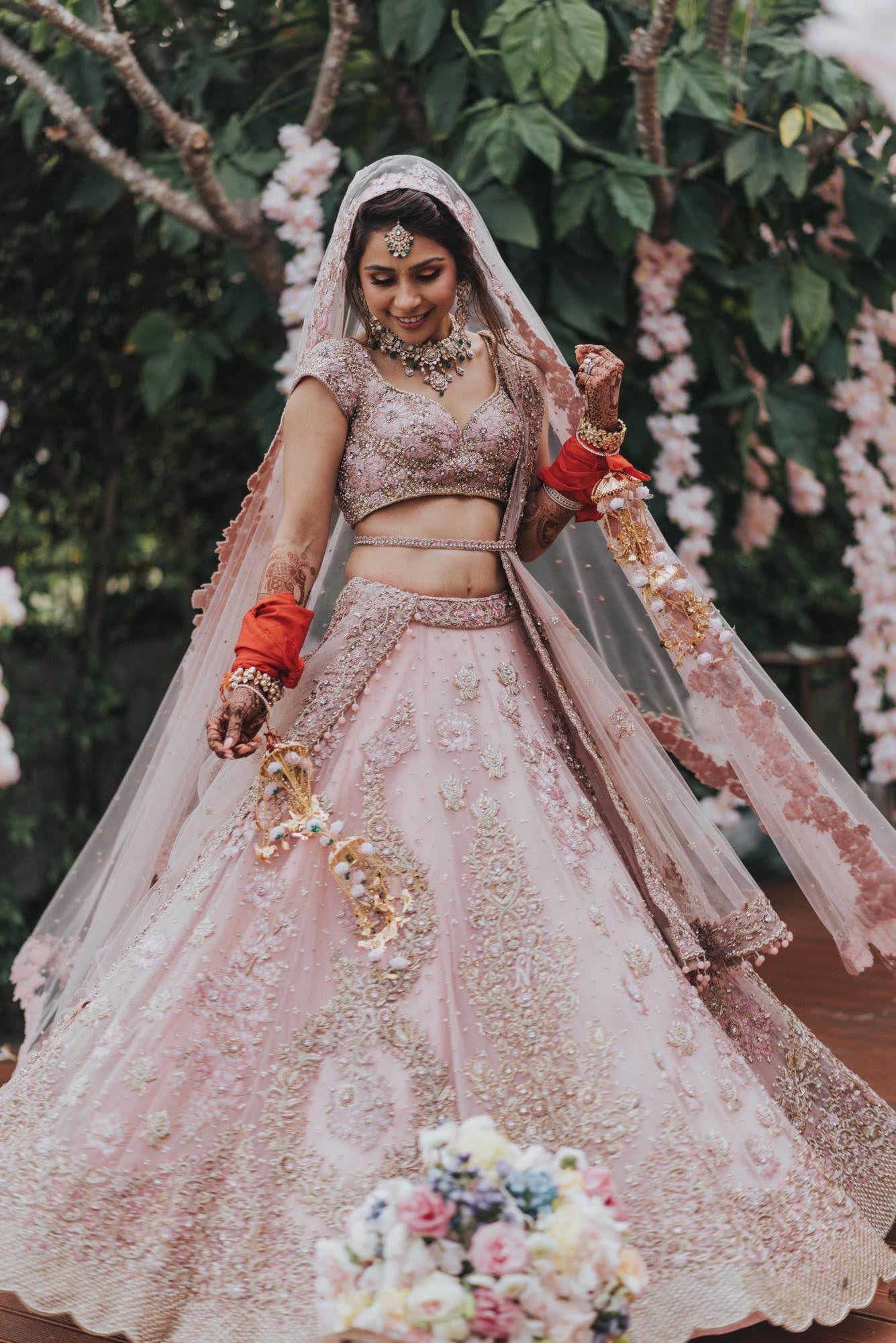 https://akm-img-a-in.tosshub.com/lingo/brt/images/photo_gallery/202002/wedding-lehenga_021220031735.jpg