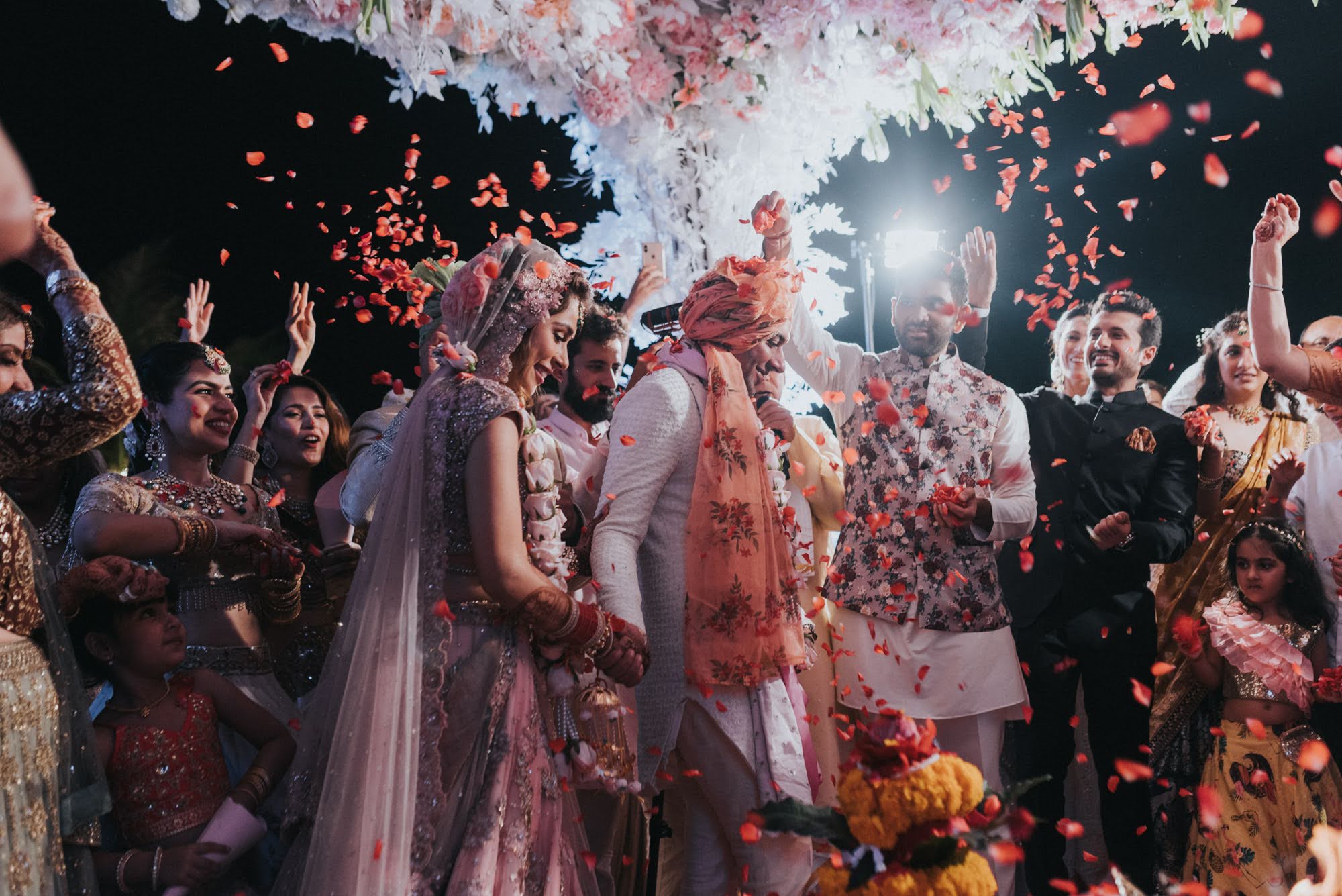 https://akm-img-a-in.tosshub.com/lingo/brt/images/photo_gallery/202002/wedding2_021220031739.jpg