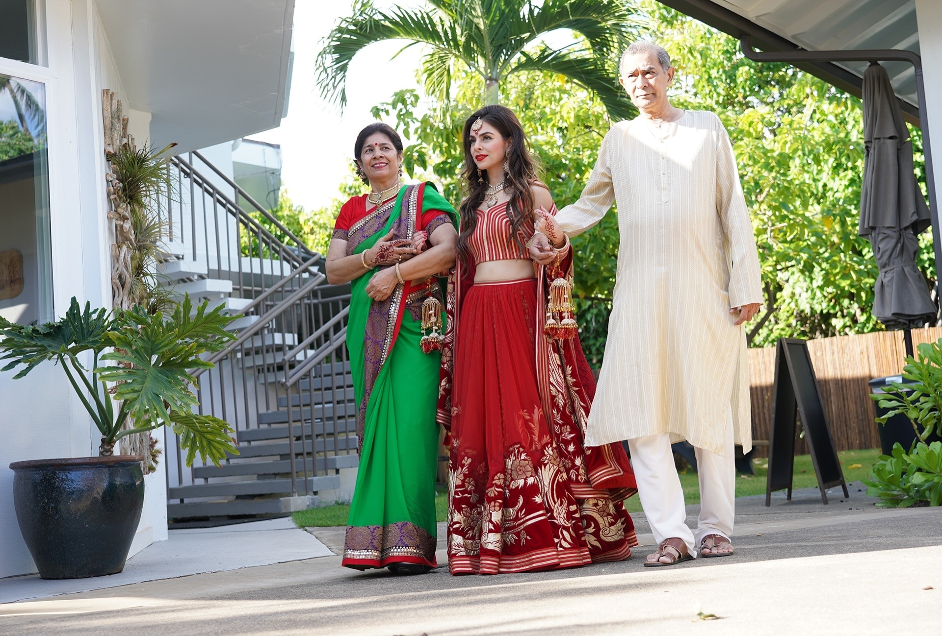 When did you decide to switch from a regular, post-lockdown wedding to an intimate ceremony in Hawaii?
 
 https://akm-img-a-in.tosshub.com/lingo/brt/images/photo_gallery/202007/3_072720040531.jpg