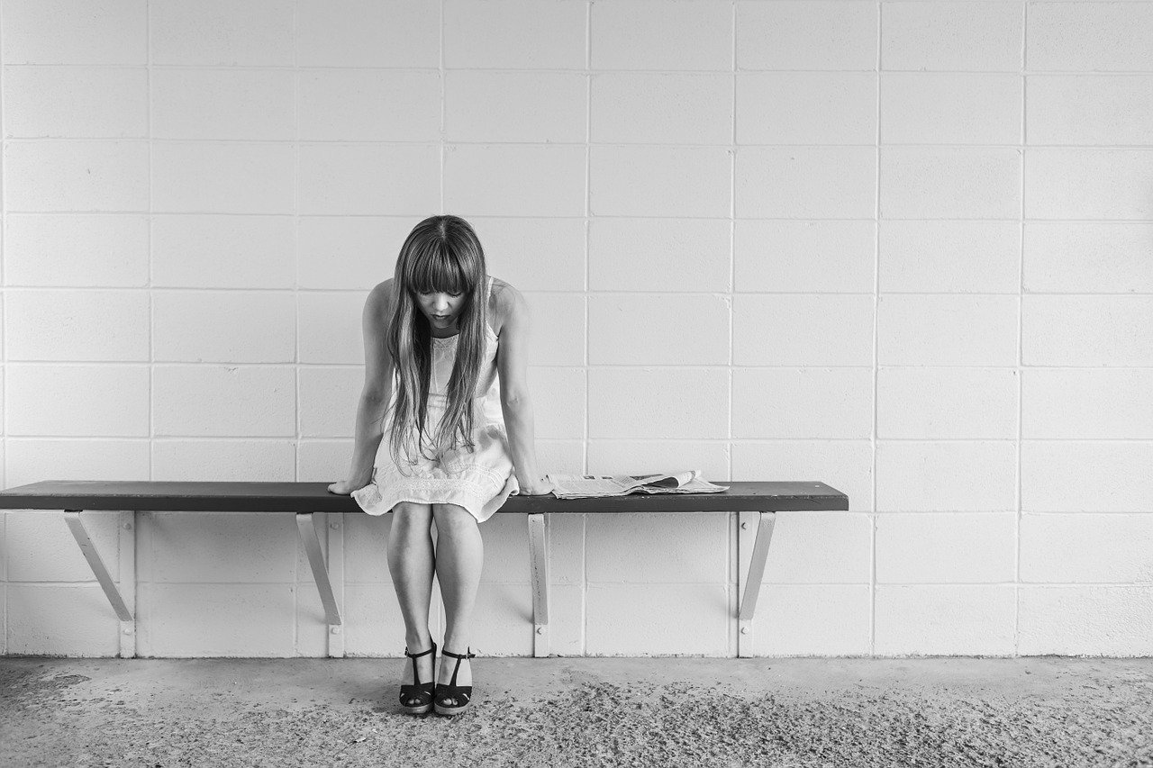 https://akm-img-a-in.tosshub.com/lingo/brt/images/photo_gallery/202012/worried-girl-413690_1280_121820074143.jpg