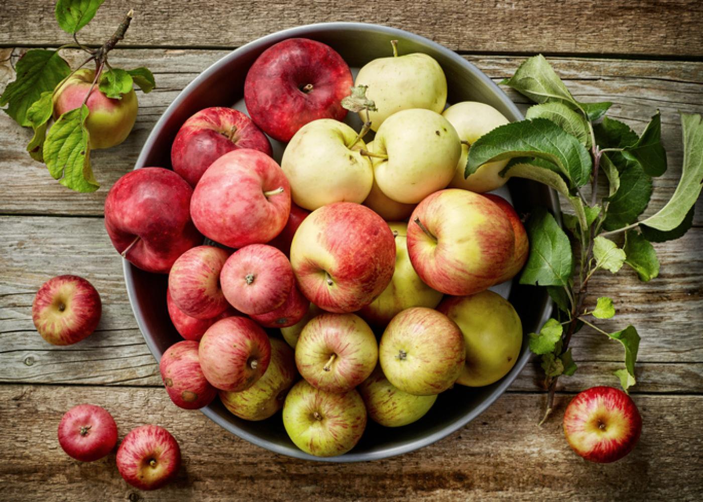 https://akm-img-a-in.tosshub.com/lingo/brt/images/photo_gallery/202101/apples_2_011421043047.jpg
