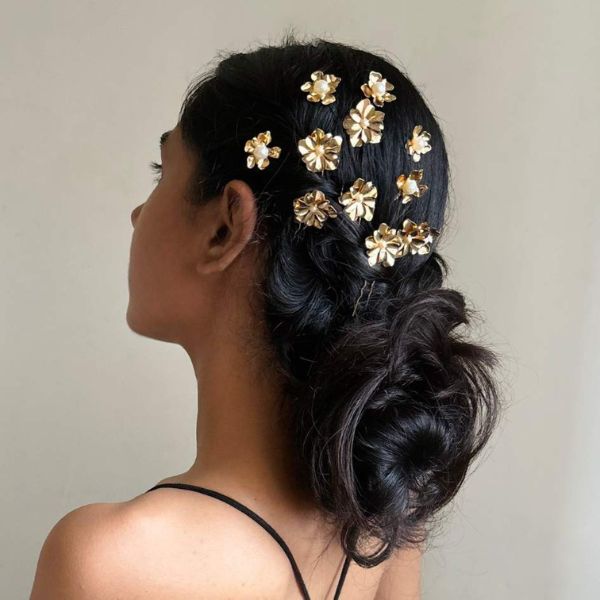 https://akm-img-a-in.tosshub.com/lingo/brt/images/photo_gallery/202507/hair_drama_co._iris_pearl_u_pins_750.jpg