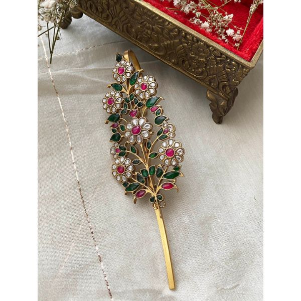 https://akm-img-a-in.tosshub.com/lingo/brt/images/photo_gallery/202507/mortantra_multicolor_gold_plated_jadau_kundan_kalangi_-_mklg287_rs._9500.00.jpg
