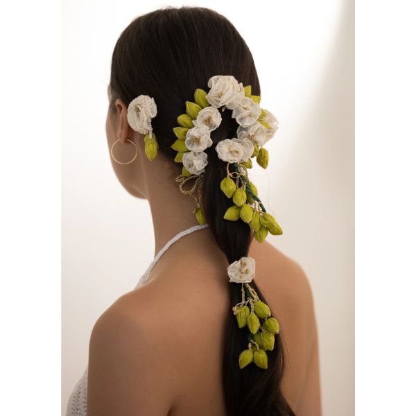 https://akm-img-a-in.tosshub.com/lingo/brt/images/photo_gallery/202507/nomad_verdure_floral_hair_accessory_sale_pricers._13200.jpg