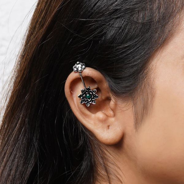 https://akm-img-a-in.tosshub.com/lingo/brt/images/photo_gallery/202507/teejh_ridhima_green_stone_silver_oxidised_clip_on_bugadi_4_reviews_tej589_regular_pricemrp_rs_999.00.jpg