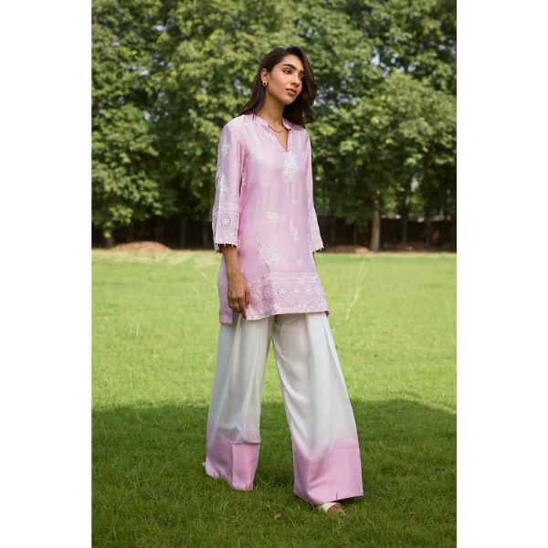 https://akm-img-a-in.tosshub.com/lingo/brt/images/photo_gallery/202508/inching_india_pink_embroidered_ombre_farshi_salwar_set_rs._5499.jpg