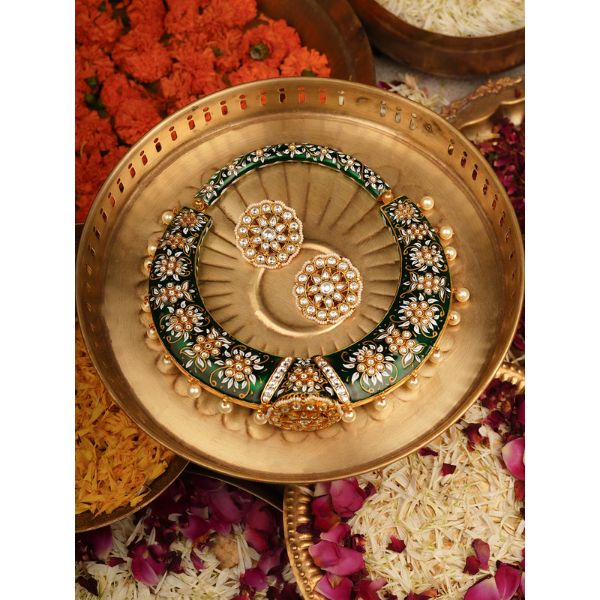 https://akm-img-a-in.tosshub.com/lingo/brt/images/photo_gallery/202508/mortantra_green_color_gold_plated_jadau_kundan_reversible_necklace_set_-_ms37gr_rs._22000.00.jpg
