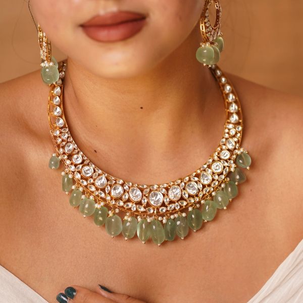 https://akm-img-a-in.tosshub.com/lingo/brt/images/photo_gallery/202508/mr_jewels_rashika_hasli_polki_necklace_set_regular_price_rs._28500.jpg