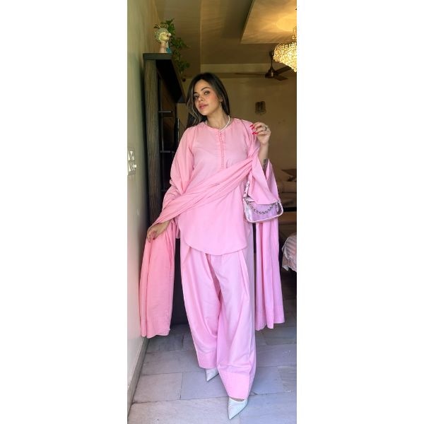 https://akm-img-a-in.tosshub.com/lingo/brt/images/photo_gallery/202508/srishti_baby_pink_farsi_salwar_suit_regular_price_rs._3500.00.jpg