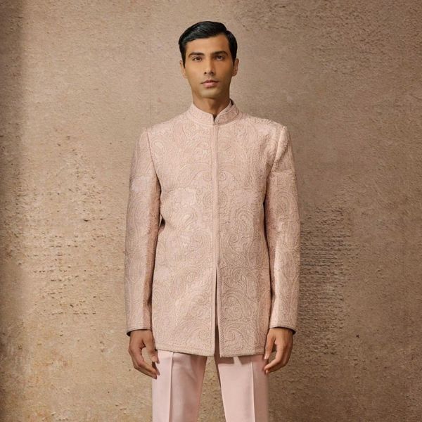 https://akm-img-a-in.tosshub.com/lingo/brt/images/photo_gallery/202508/tarun_tahiliani_mensalmon_silk_dupion_embroidered_bandgala_setrs149900.jpg