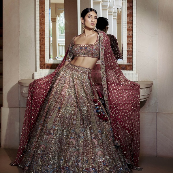 https://akm-img-a-in.tosshub.com/lingo/brt/images/photo_gallery/202509/anita_dongre.png