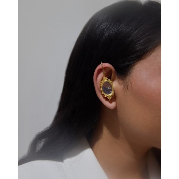 https://akm-img-a-in.tosshub.com/lingo/brt/images/photo_gallery/202509/parishri_treasure_earcuff_mrp_rs3499.jpg
