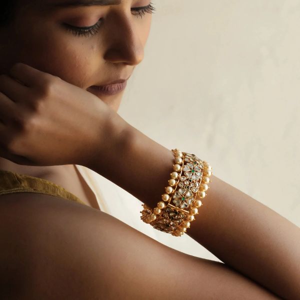 https://akm-img-a-in.tosshub.com/lingo/brt/images/photo_gallery/202509/unniyarcha_mrp_rs_34913_sale_priceincl._of_all_taxes_silver_gold_plated_jadau_bangle.jpg