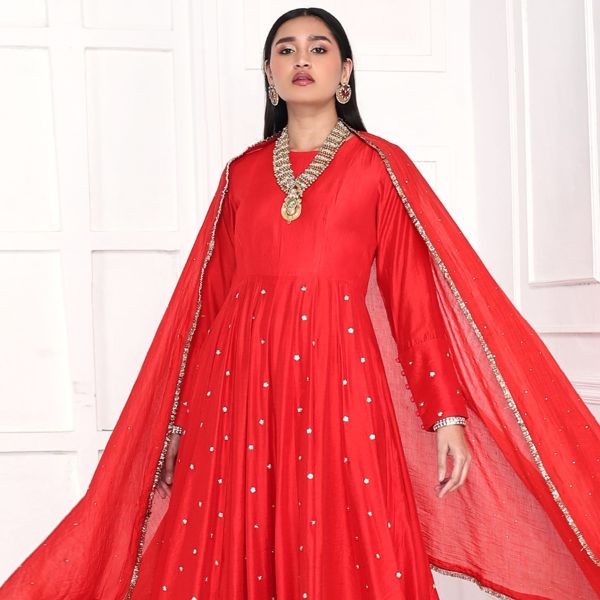 https://akm-img-a-in.tosshub.com/lingo/brt/images/photo_gallery/202510/komal_shah_red_chanderi_beads_sequins_mirrors_floral_embroidered_anarkali_rs15900.jpg