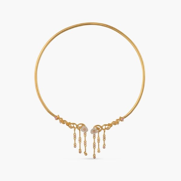 https://akm-img-a-in.tosshub.com/lingo/brt/images/photo_gallery/202510/paksha_by_tarinika_blossom_veil_open_front_silver_hasli_necklace_regular_pricers._14899.jpg