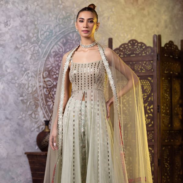 https://akm-img-a-in.tosshub.com/lingo/brt/images/photo_gallery/202510/raj_arora_green_organza_mirrors_square_neck_embroidered_anarkali_pant_set_rs32900_2.jpg