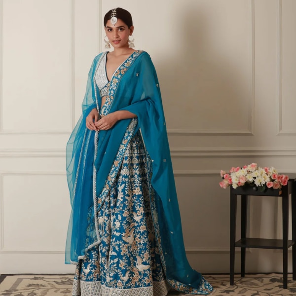 Sandhya Shah Grace Turquoise Lehenga, ₹90,000 https://akm-img-a-in.tosshub.com/lingo/brt/images/photo_gallery/202510/sandhya_shah.png