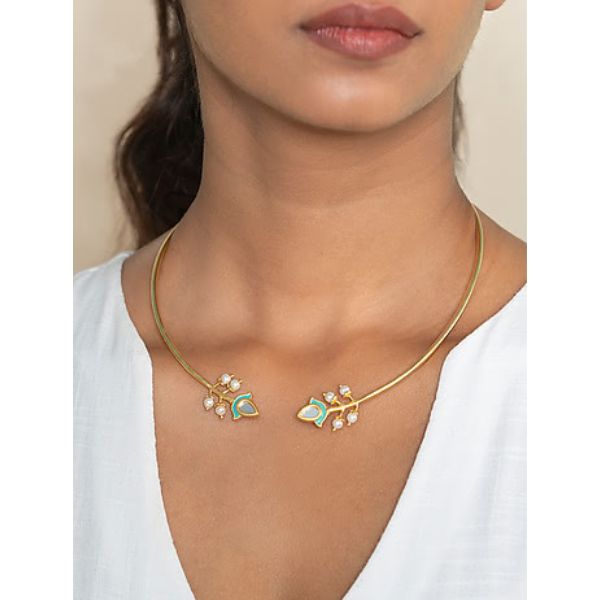 https://akm-img-a-in.tosshub.com/lingo/brt/images/photo_gallery/202510/shaya_wakhra_swag_necklace_in_gold_plated_brass_rs3500.jpg