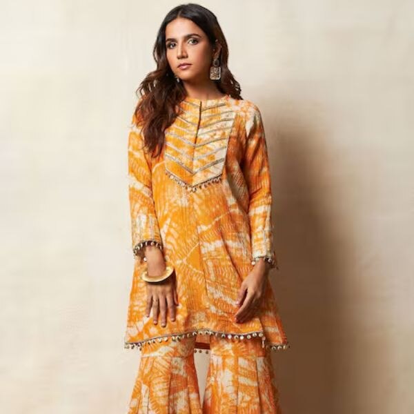 https://akm-img-a-in.tosshub.com/lingo/brt/images/photo_gallery/202510/vedika_m_orange_tissue_silk_embroidery_zari_abstract_bandhani_print_kurta_and_sharara_set_rs20670.jpg