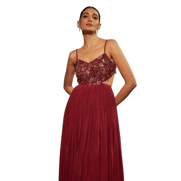 https://akm-img-a-in.tosshub.com/lingo/brt/images/photo_gallery/202511/krishna_padia_maroon_crepe_sequins_v-neck_hand_embroidered_gown_rs42984.jpg