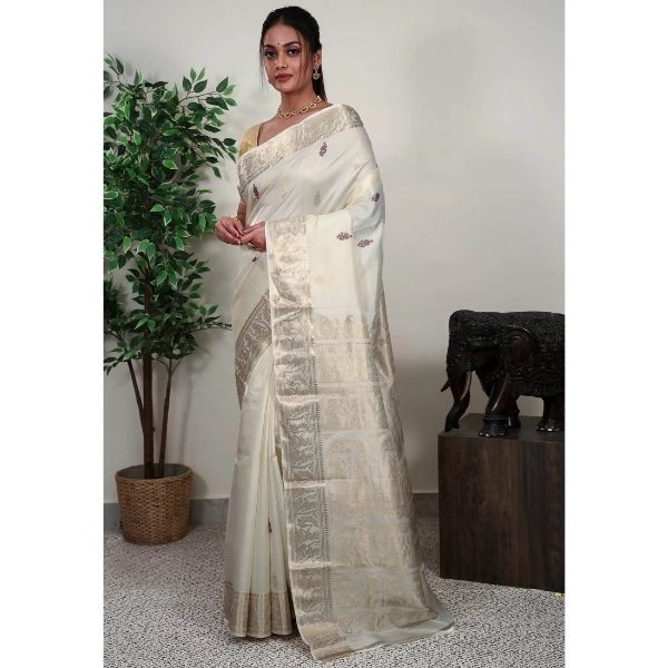 https://akm-img-a-in.tosshub.com/lingo/brt/images/photo_gallery/202512/adi_akshoy_co._ivory_baluchari_silk_saree_with_blouse_piece_12100.jpg