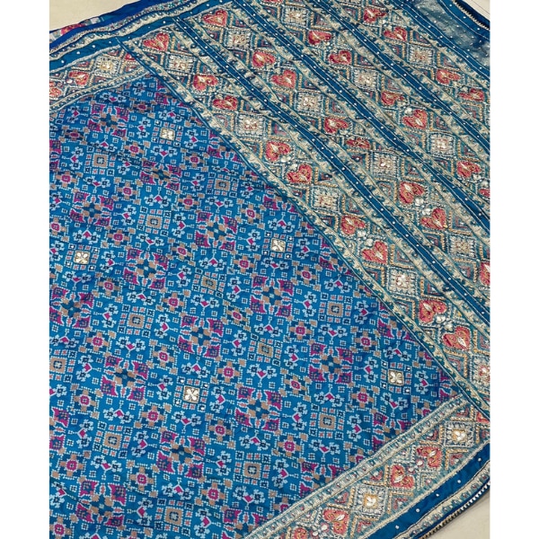 https://akm-img-a-in.tosshub.com/lingo/brt/images/photo_gallery/202512/mahavirs_blue_patola_hand_embroidery_saree_rs16500.png