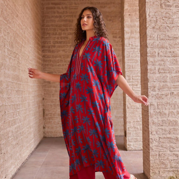 https://akm-img-a-in.tosshub.com/lingo/brt/images/photo_gallery/202512/pinklay_nandini_kaftan_kurta_palazzo_rs5998.png