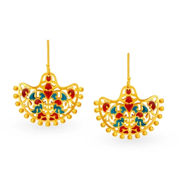 https://akm-img-a-in.tosshub.com/lingo/brt/images/photo_gallery/202512/tanishq_eclectic_filigree_gold_hoop_earrings_rs137063.png