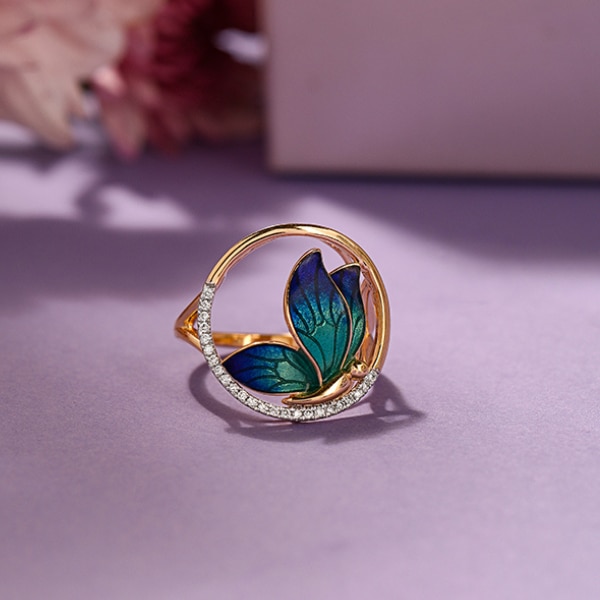 https://akm-img-a-in.tosshub.com/lingo/brt/images/photo_gallery/202601/caratlane_encircle_blue_butterfly_diamond_ring_rs73443.png